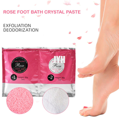 De teennagelbehandeling die Lavendelvoet kalmeren doorweekt met Badzout voor Foot SPA
